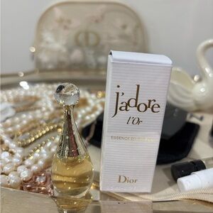 Dior Essence de Parfum in Gold and White